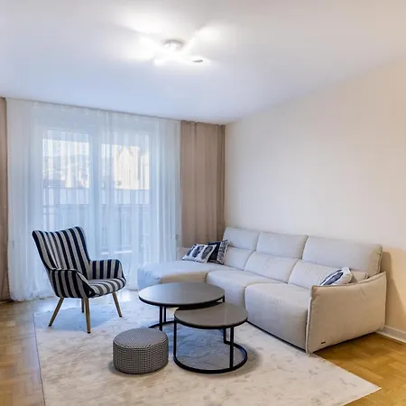 Modern & Fully Equipped In Center Of