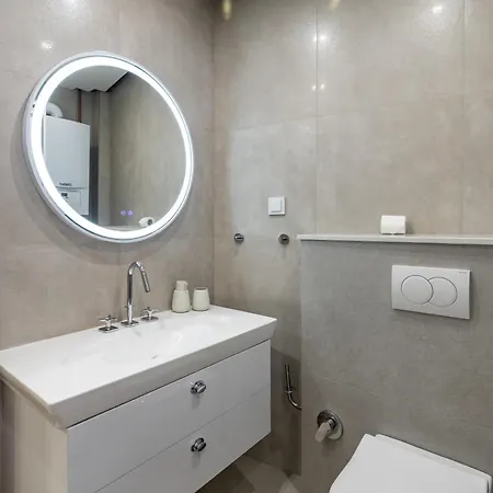 Modern & Fully Equipped In Center Of *